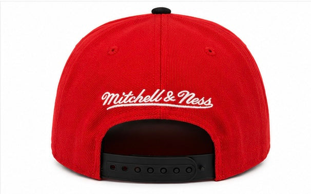 Mitchell & Ness Chicago Bulls Snapback Cap – Red / Black