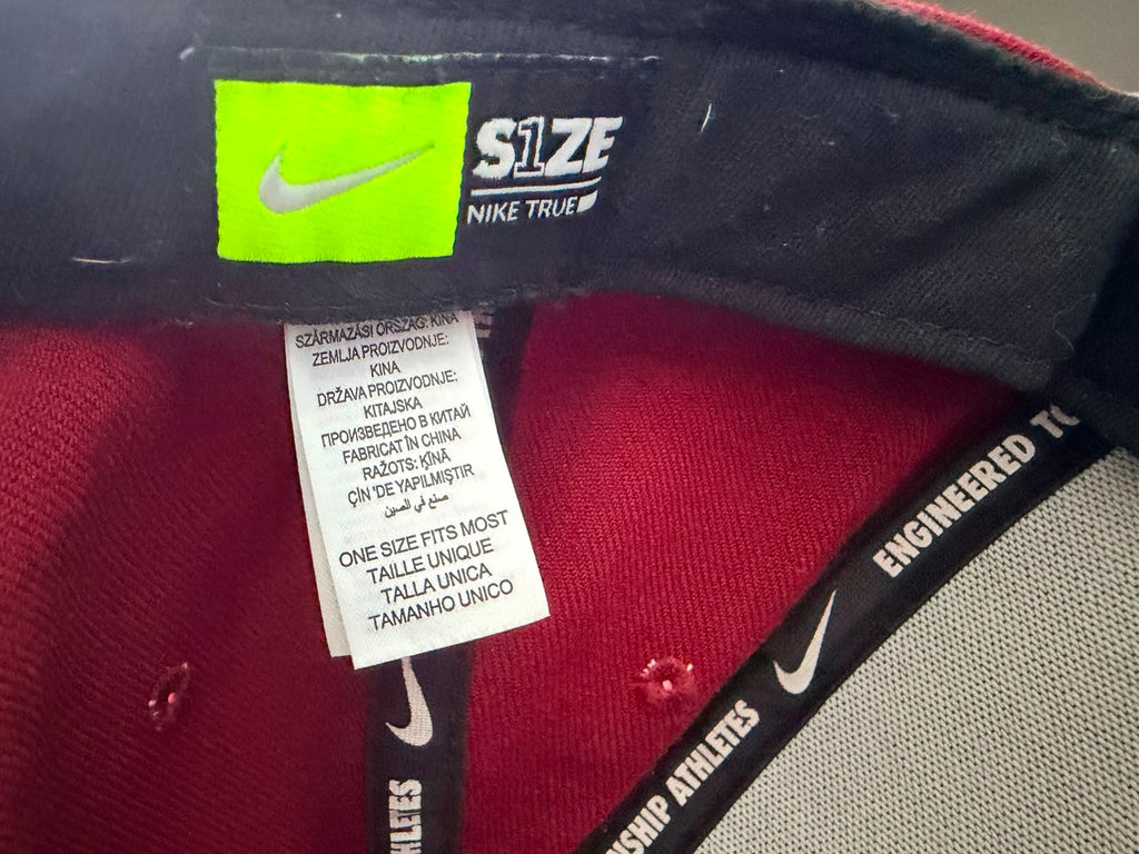 Nike Heritage Logo Baseball Cap – Burgundy