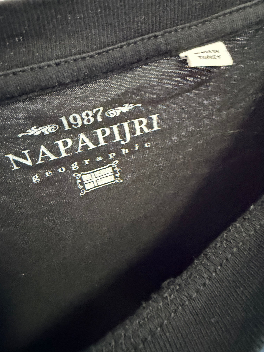 Napapijri Μαύρο Top Γυνεκείο με Κεντημένο Logo-M